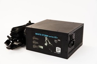 1stCOOL zdroj 700W WHITE STORM 700 85+ s aktivnim PFC, ventilátor 140mm (zdroj do PC case)